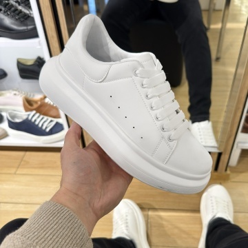 Tenisi barbati cu talpa groasa si siret albi MOD14188